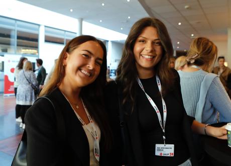 Thea Agnethe Eriksen og Anne-Sophie Amalie Rex Dorgelo fra Romerikes blad er klare for Skup.