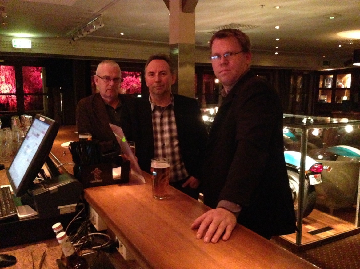  [Klikk for større bilde] John Bones, Jan Gunnar Furuly and Jens Egil Heftoy are already in the bar. Please join us next year. 